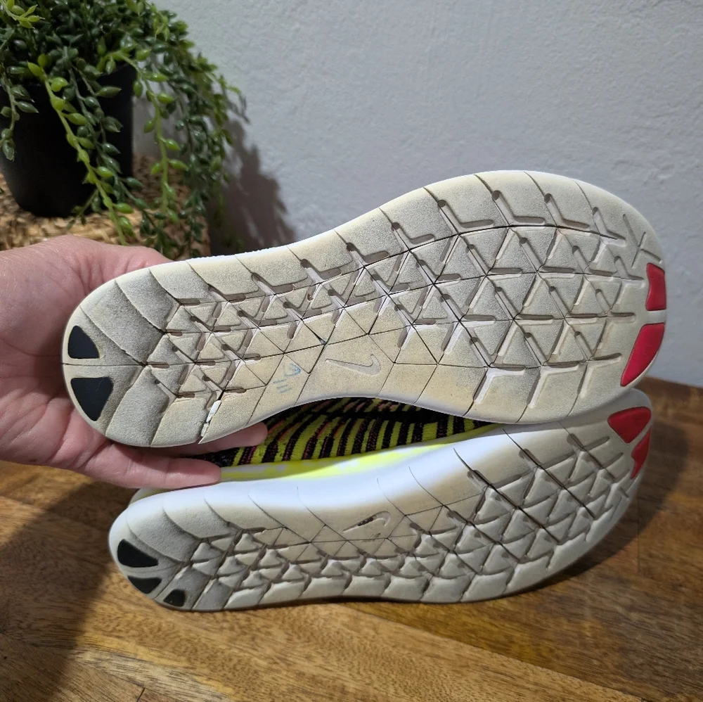 Nike Free RN Flyknit (GS Girl's‎ Size 6Y Running Shoes Pink Blast